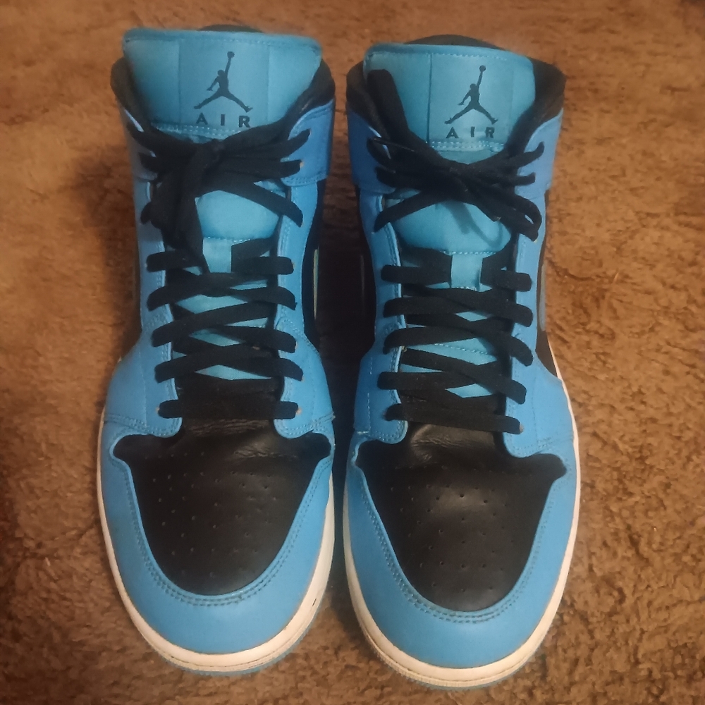 Jordan 1 Mid (University Blue and Black) Men's size 14